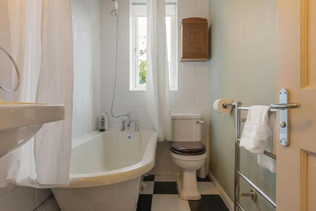 Newington Green, Beautiful 1 Bed Apartament Londra