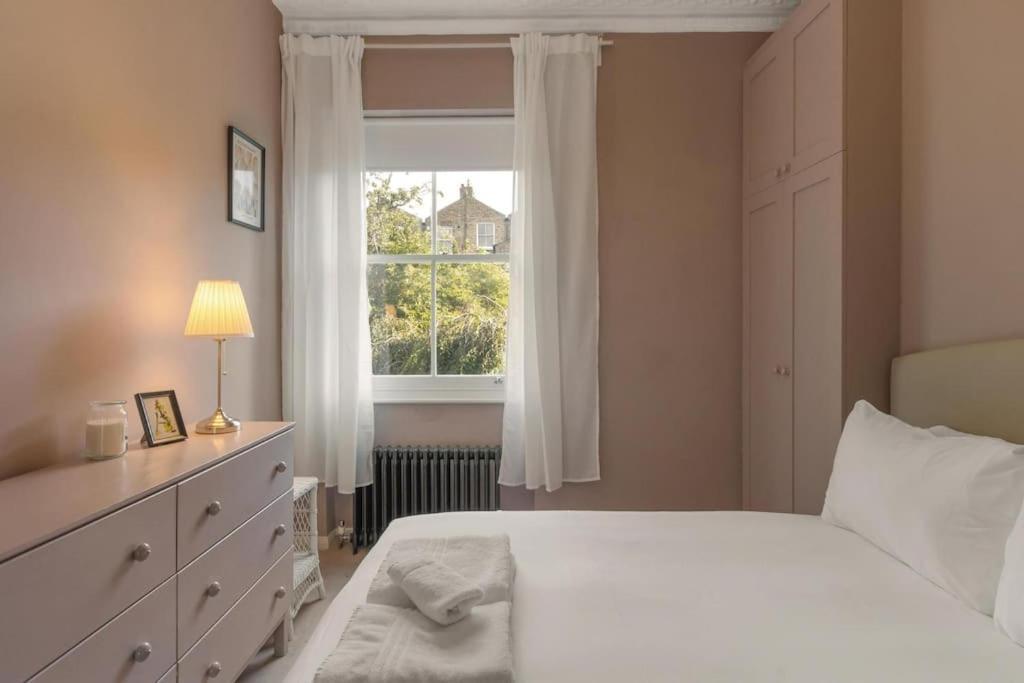 Newington Green, Beautiful 1 Bed Londra